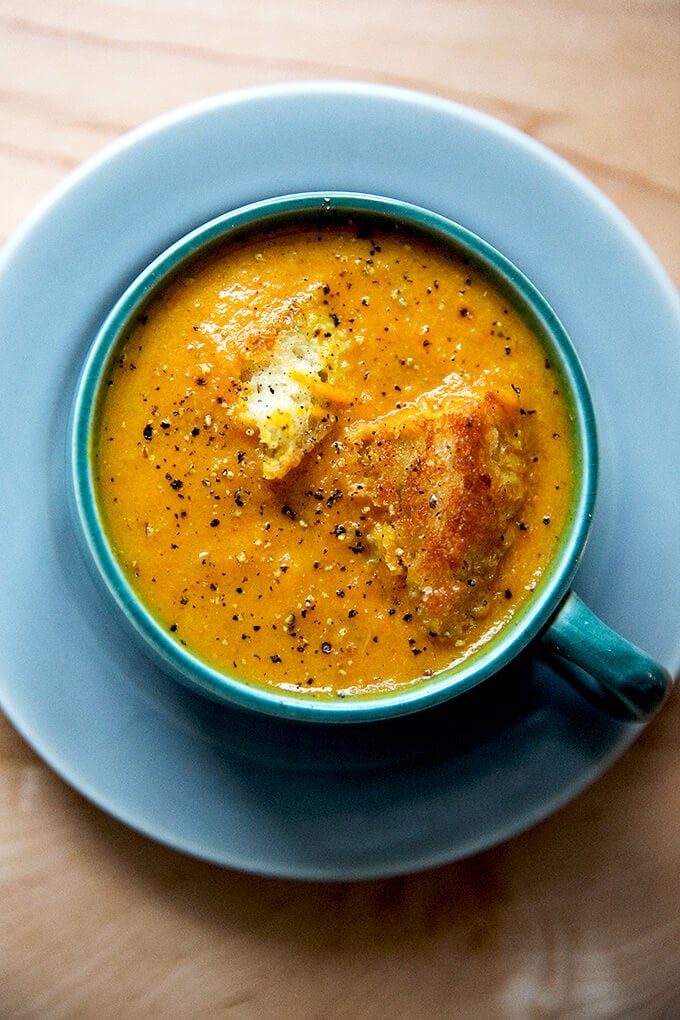 carrot ginger soup with curry and coconut milk - Article 1
